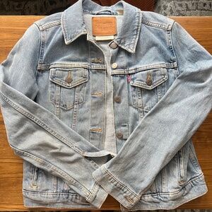 Levi’s Fitted Jean Jacket- Medium